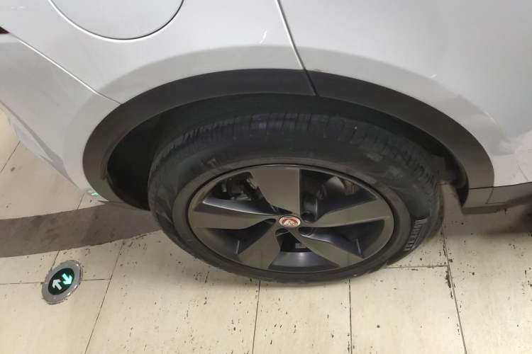 Used Jaguar E-PACE 2024 All-New R-DYNAMIC S Sport Edition Right Rear Wheel Hub