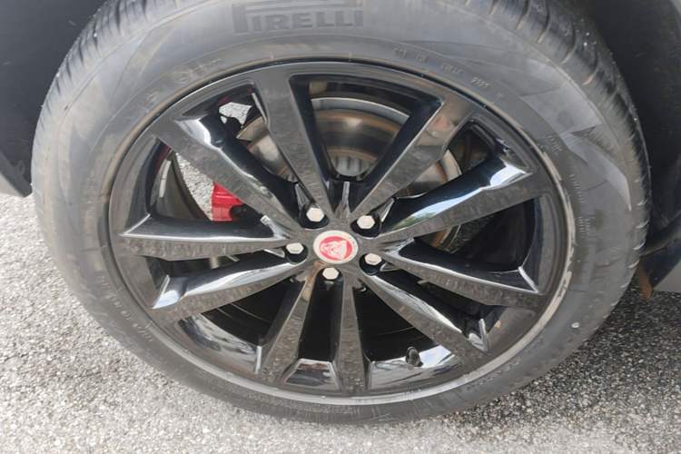 Used Jaguar E-PACE 2024 YAO Black Sport Edition R-DYNAMIC SE BLACK Right Rear Wheel Hub