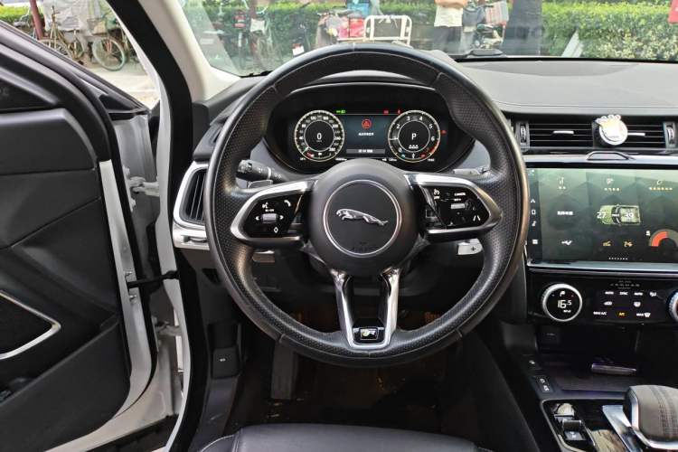 Used Jaguar E-PACE 2024 YAO Black Sport Edition R-DYNAMIC SE BLACK Steering Wheel