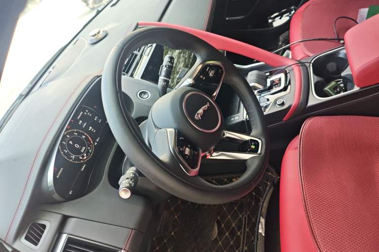 Used Jaguar E-PACE 2024 All-New R-DYNAMIC S Sport Edition Steering Wheel
