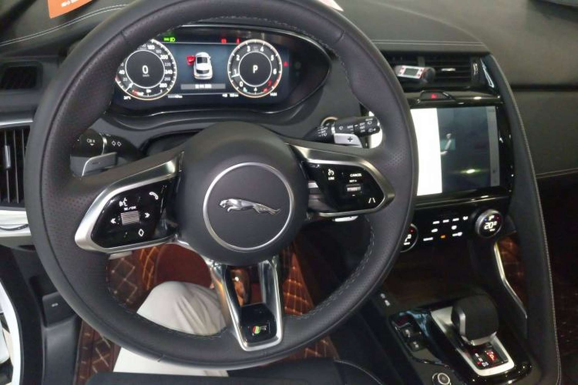 Used Jaguar E-PACE 2024 YAO Black Sport Edition R-DYNAMIC SE BLACK Steering Wheel
