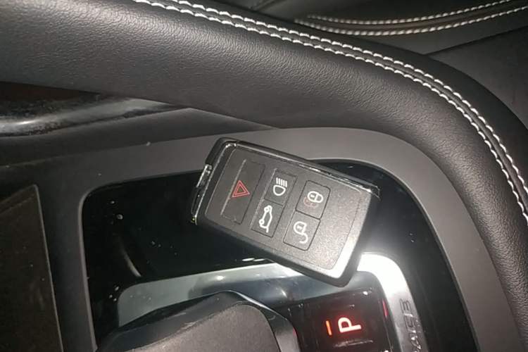 Used Jaguar E-PACE 2024 YAO Black Sport Edition R-DYNAMIC SE BLACK Vehicle Key