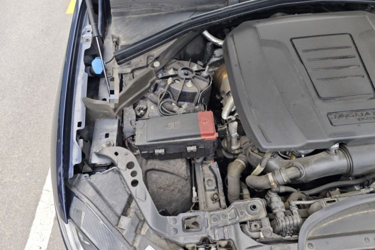 Used Jaguar F-PACE 2024 P250 R-Dynamic SE Engine Bay Right