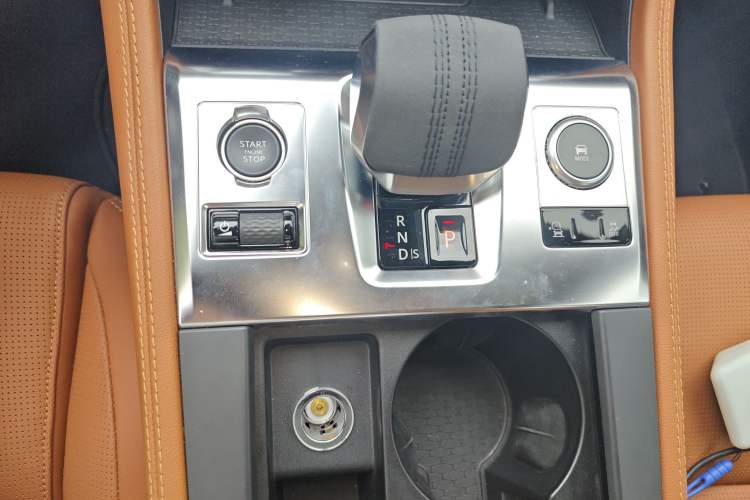 Used Jaguar F-PACE 2024 P250 R-Dynamic SE Gear Lever