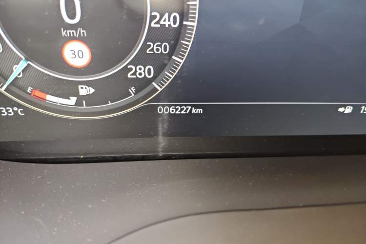 Used Jaguar F-PACE 2024 P250 R-Dynamic SE Odometer Close Up