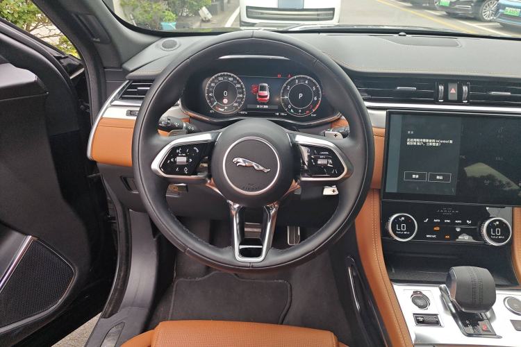 Used Jaguar F-PACE 2024 P250 R-Dynamic SE Steering Wheel