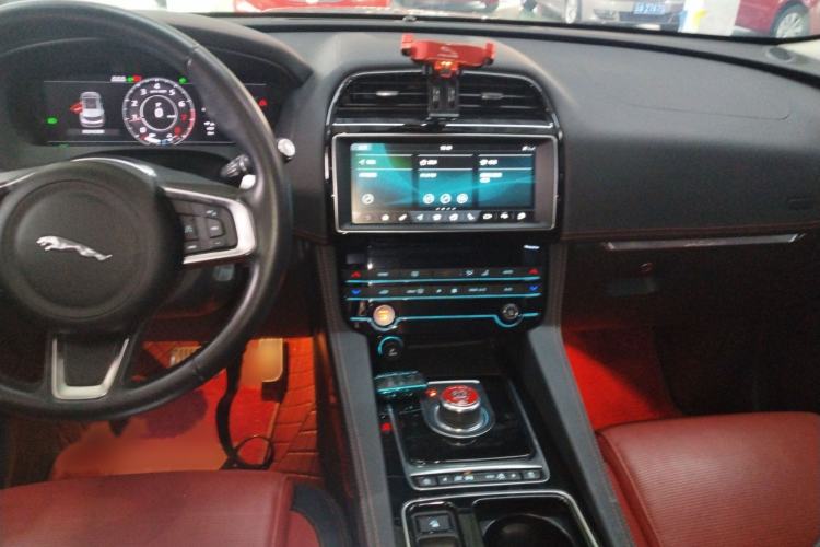 Used Jaguar F-PACE 2020 2.0T Rally Edition Audio And AC Panel