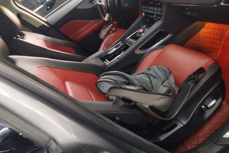 Used Jaguar F-PACE 2020 2.0T Rally Edition Right Front Seat