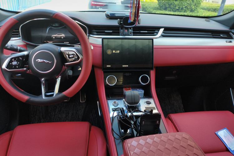 Used Jaguar F-PACE 2024 P250 R-Dynamic SE Center Console