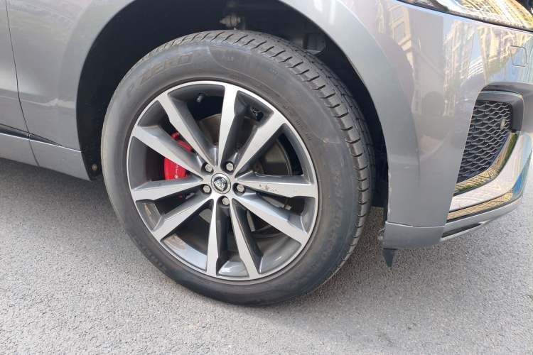 Used Jaguar F-PACE 2024 P250 R-Dynamic SE Right Front Wheel Hub