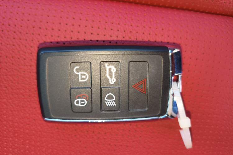 Used Jaguar F-PACE 2024 P250 R-Dynamic SE Vehicle Key