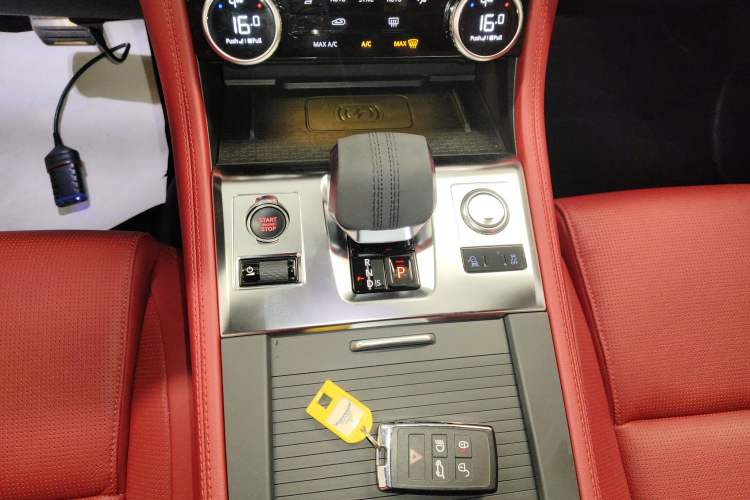 Used Jaguar F-PACE 2024 P250 R-Dynamic SE Gear Lever