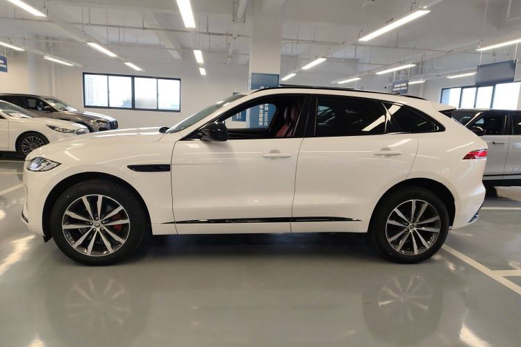 Used Jaguar F-PACE 2024 P250 R-Dynamic SE Left Side