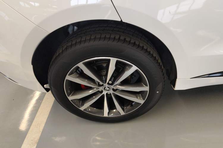 Used Jaguar F-PACE 2024 P250 R-Dynamic SE Right Rear Wheel Hub
