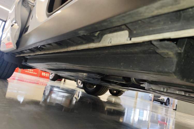 Used Jaguar F-PACE 2024 P250 R-Dynamic SE Right Side Sill