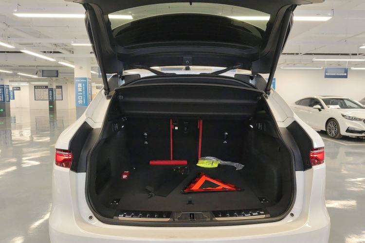 Used Jaguar F-PACE 2024 P250 R-Dynamic SE Trunk