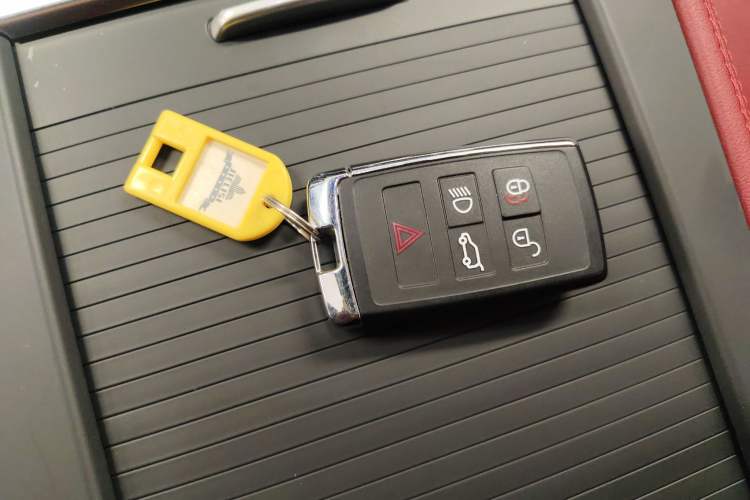 Used Jaguar F-PACE 2024 P250 R-Dynamic SE Vehicle Key