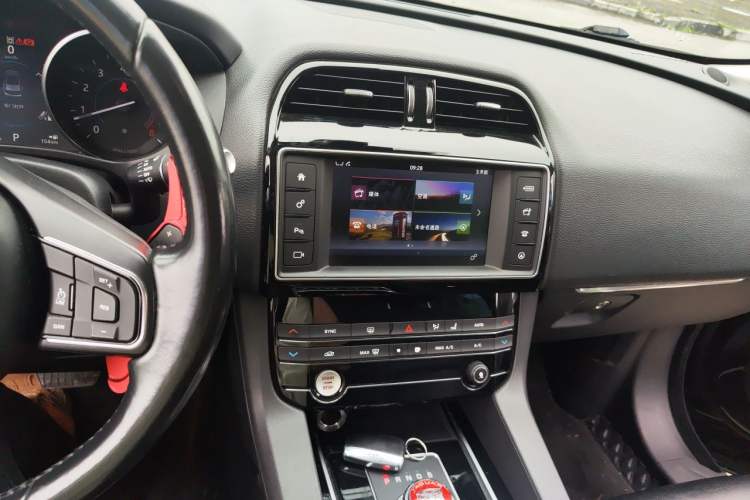 Used Jaguar F-PACE 2016 2.0T Two-Wheel Drive Urban Luxury Edition Audio And AC Panel