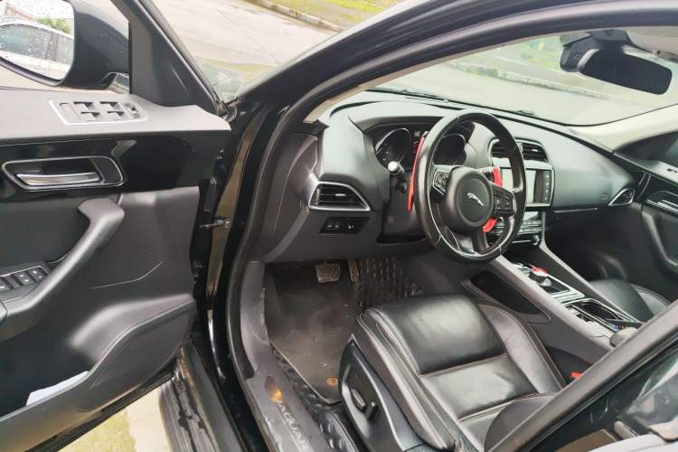 Used Jaguar F-PACE 2016 2.0T Two-Wheel Drive Urban Luxury Edition Driver Seat