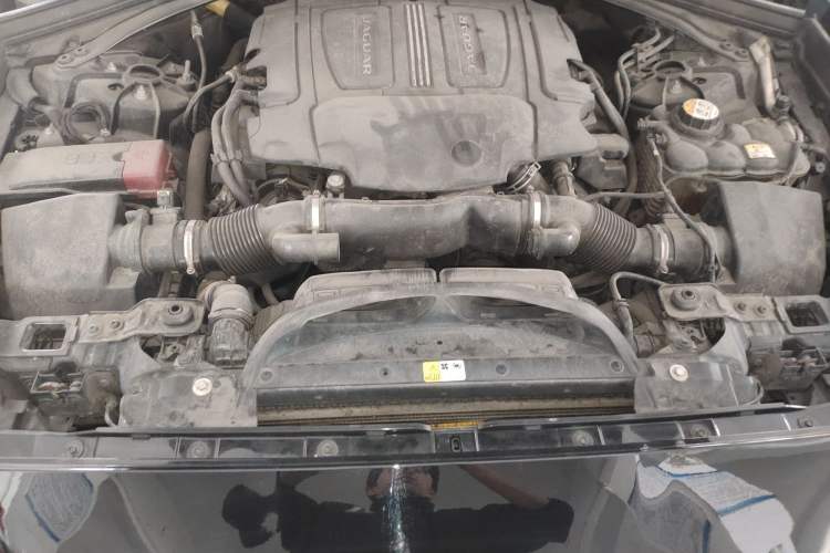 Used Jaguar F-PACE 2016 3.0 SC Four-Wheel Drive R-Sport Sport Edition Engine Bay