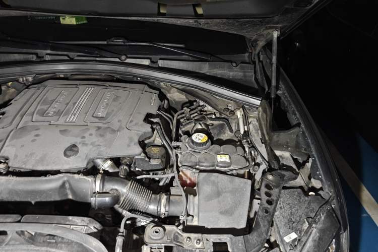Used Jaguar F-PACE 2016 3.0 SC Four-Wheel Drive R-Sport Sport Edition Engine Bay Left