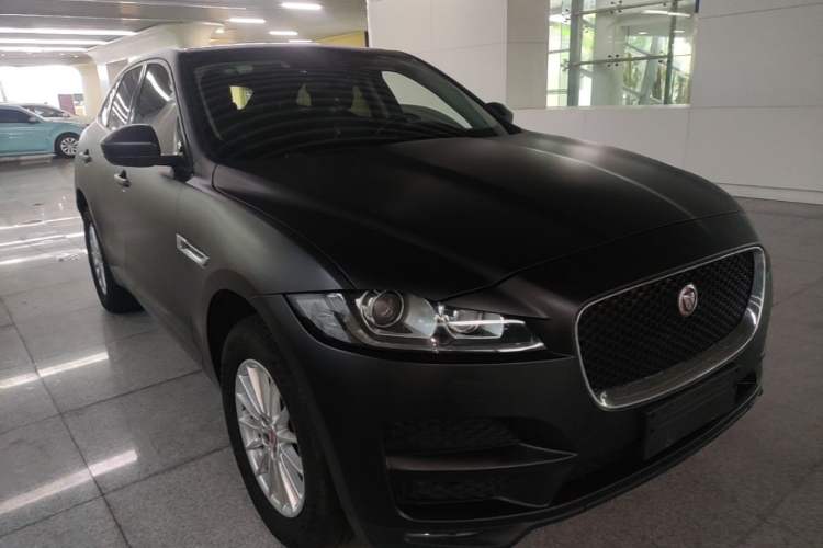 Used Jaguar F-PACE 2016 2.0T Two-Wheel Drive Urban Luxury Edition Front Right 45 Deg