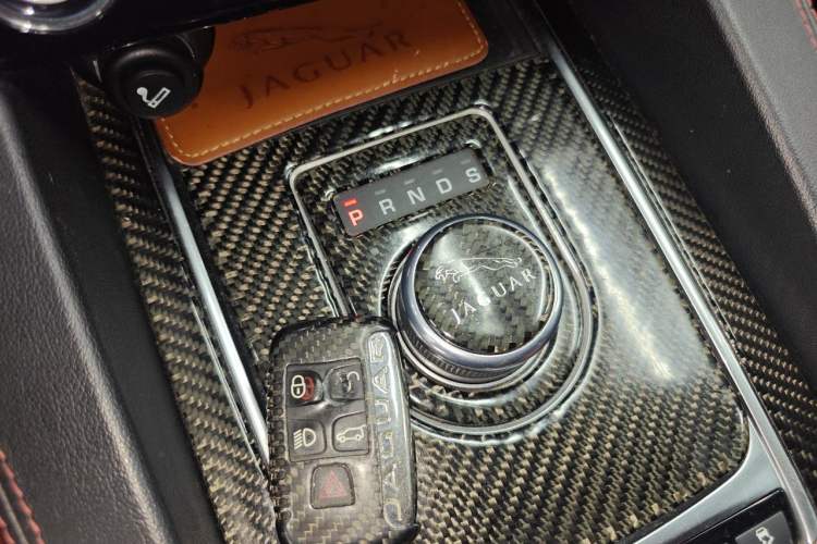 Used Jaguar F-PACE 2016 3.0 SC Four-Wheel Drive R-Sport Sport Edition Gear Lever