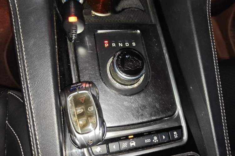 Used Jaguar F-PACE 2016 3.0 SC Four-Wheel Drive R-Sport Sport Edition Gear Lever