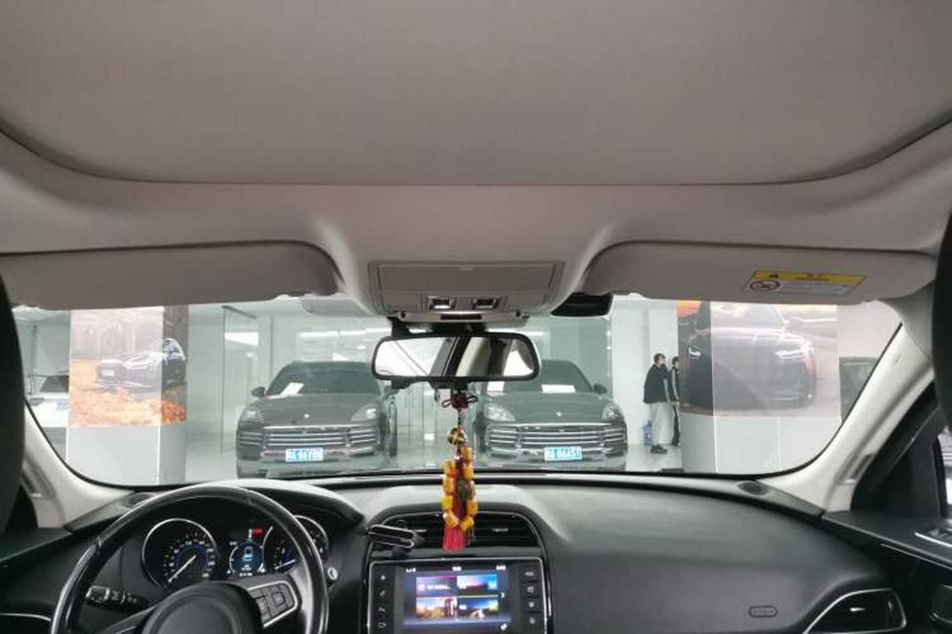 Used Jaguar F-PACE 2016 2.0T Two-Wheel Drive Urban Luxury Edition Headliner