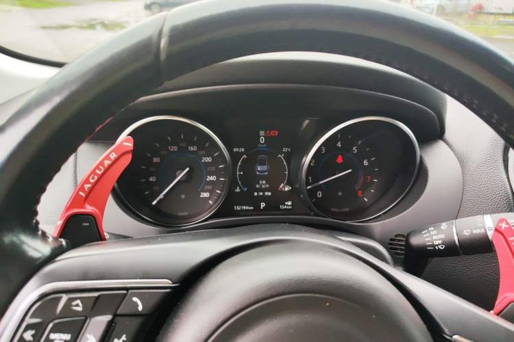 Used Jaguar F-PACE 2016 2.0T Two-Wheel Drive Urban Luxury Edition Instrument Cluster