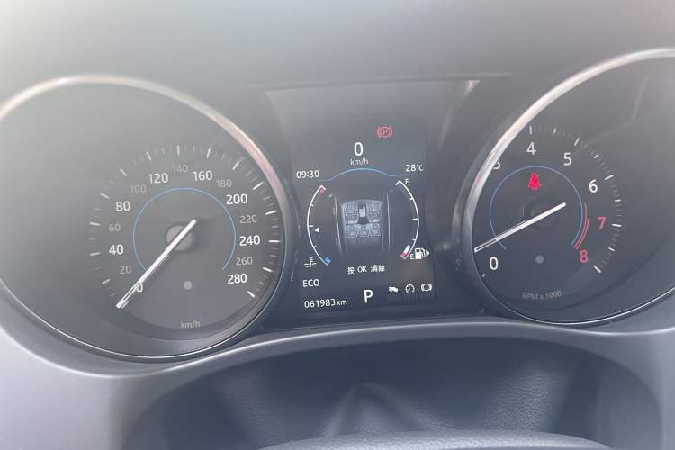Used Jaguar F-PACE 2016 3.0 SC Four-Wheel Drive R-Sport Sport Edition Odometer Close Up