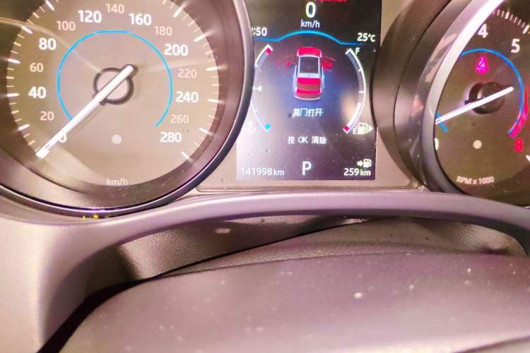Used Jaguar F-PACE 2016 3.0 SC Four-Wheel Drive R-Sport Sport Edition Odometer Close Up