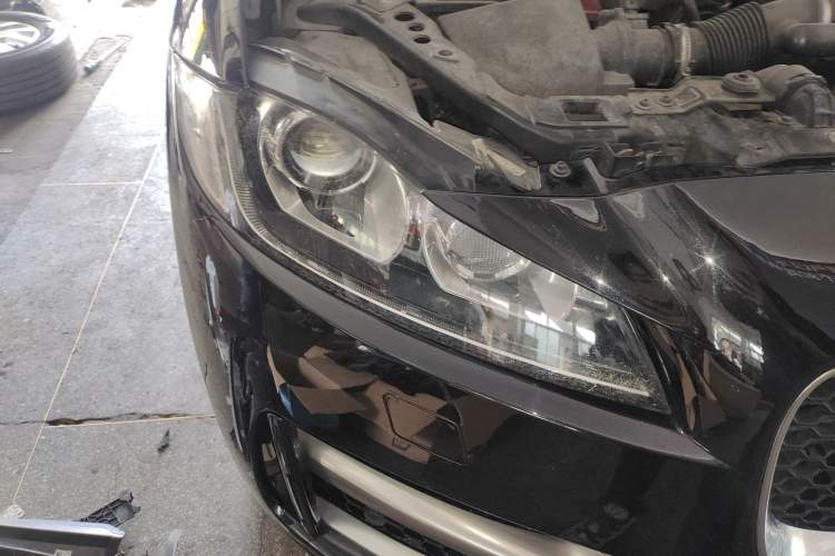Used Jaguar F-PACE 2016 3.0 SC Four-Wheel Drive R-Sport Sport Edition Right Front Headlight