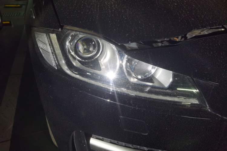 Used Jaguar F-PACE 2016 2.0T Two-Wheel-Drive R-Sport Sport Edition Right Front Headlight