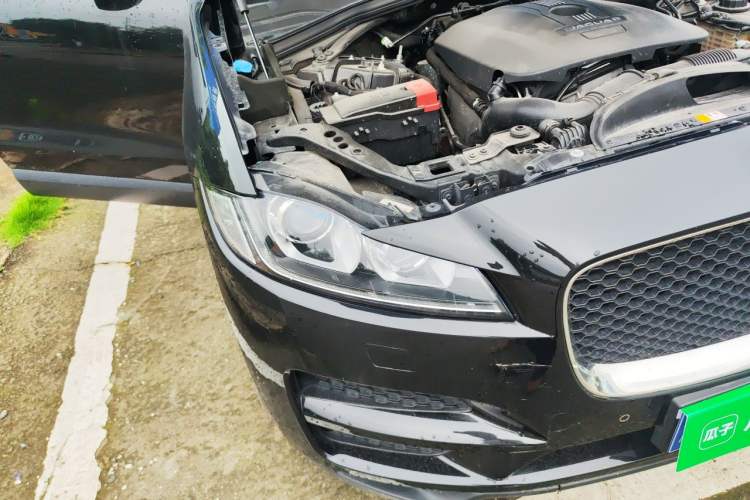 Used Jaguar F-PACE 2016 2.0T Two-Wheel Drive Urban Luxury Edition Right Front Headlight