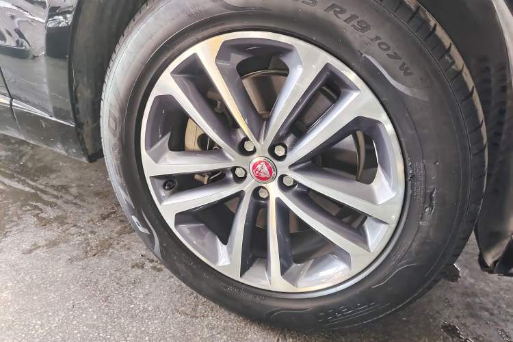 Used Jaguar F-PACE 2016 3.0 SC Four-Wheel Drive R-Sport Sport Edition Right Front Wheel Hub