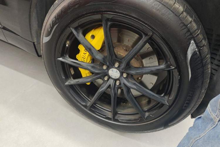 Used Jaguar F-PACE 2016 3.0 SC Four-Wheel Drive R-Sport Sport Edition Right Front Wheel Hub