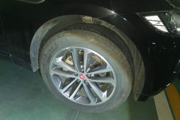 Used Jaguar F-PACE 2016 2.0T Two-Wheel-Drive R-Sport Sport Edition Right Front Wheel Hub