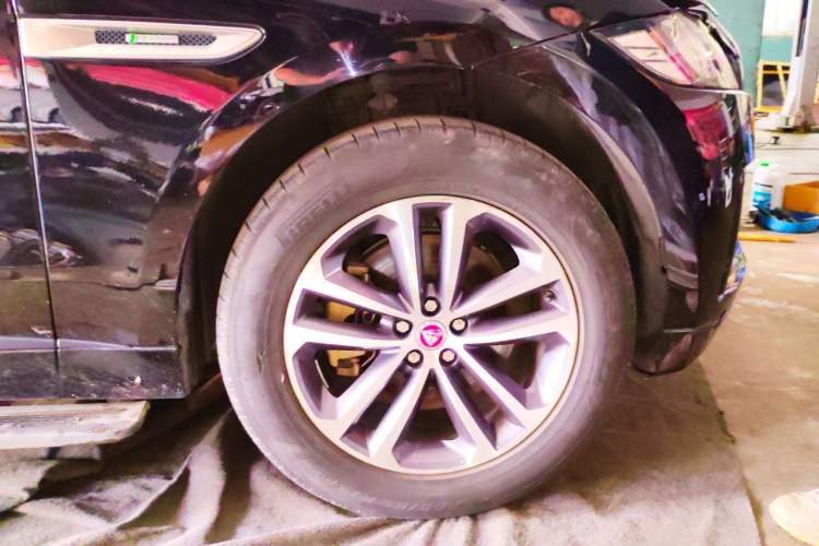 Used Jaguar F-PACE 2016 3.0 SC Four-Wheel Drive R-Sport Sport Edition Right Front Wheel Hub