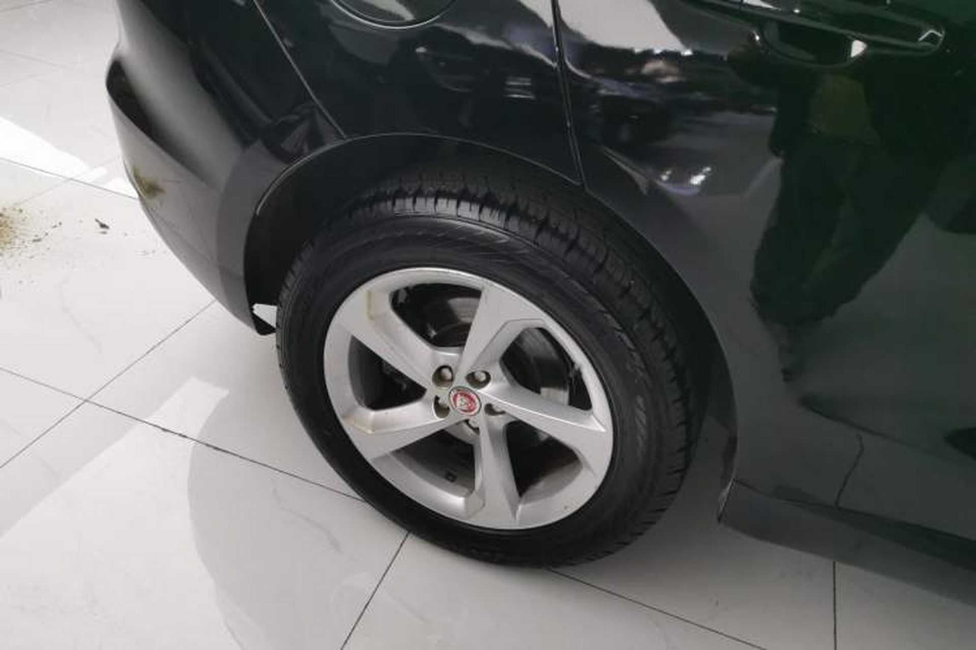 Used Jaguar F-PACE 2016 2.0T Two-Wheel Drive Urban Luxury Edition Right Rear Wheel Hub