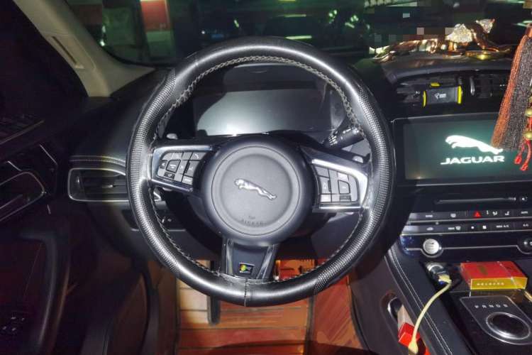 Used Jaguar F-PACE 2016 2.0T Two-Wheel-Drive R-Sport Sport Edition Steering Wheel