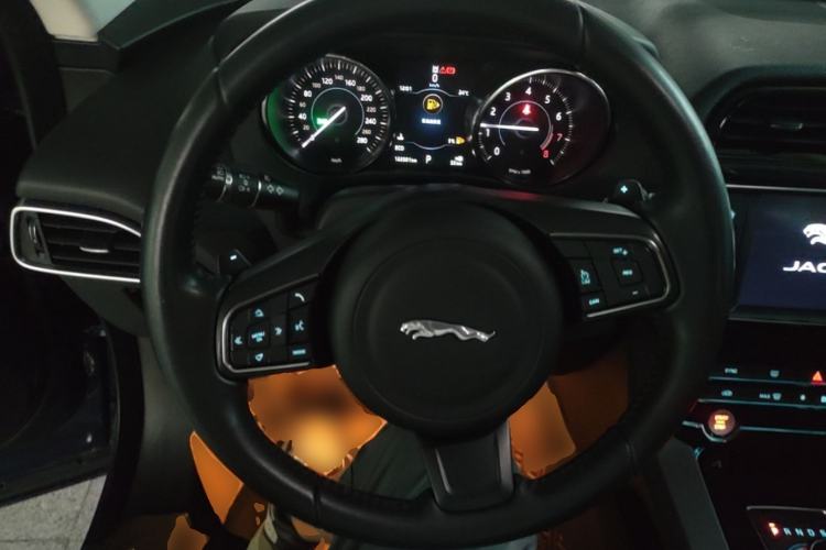 Used Jaguar F-PACE 2016 2.0T Two-Wheel Drive Urban Luxury Edition Steering Wheel