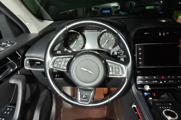 Used Jaguar F-PACE 2016 3.0 SC Four-Wheel Drive R-Sport Sport Edition Steering Wheel
