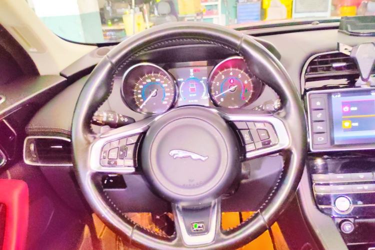 Used Jaguar F-PACE 2016 3.0 SC Four-Wheel Drive R-Sport Sport Edition Steering Wheel