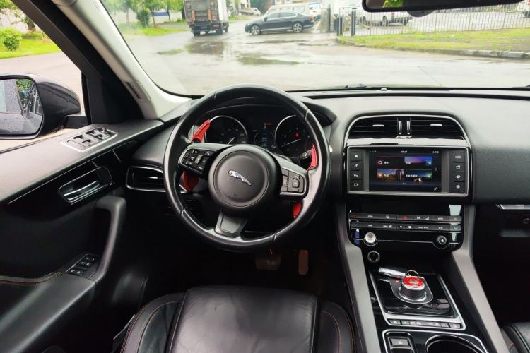 Used Jaguar F-PACE 2016 2.0T Two-Wheel Drive Urban Luxury Edition Steering Wheel