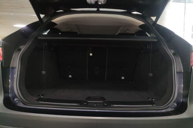 Used Jaguar F-PACE 2016 2.0T Two-Wheel Drive Urban Luxury Edition Trunk
