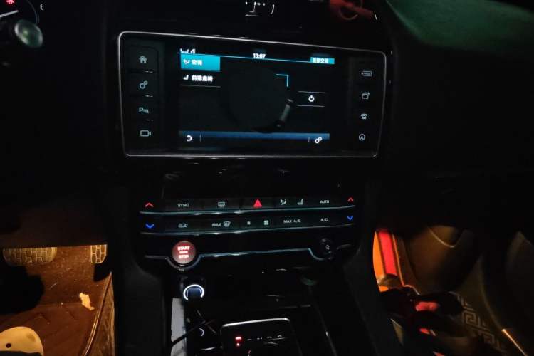 Used Jaguar F-PACE 2016 2.0T Two-Wheel Drive Urban Luxury Edition Audio And AC Panel