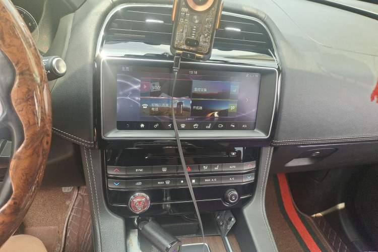 Used Jaguar F-PACE 2016 3.0 SC Four-Wheel Drive R-Sport Sport Edition Audio And AC Panel