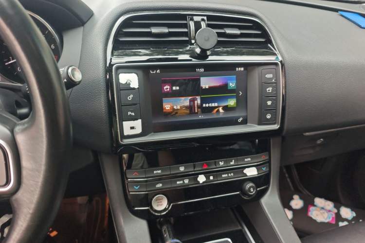 Used Jaguar F-PACE 2016 2.0T Two-Wheel Drive Urban Luxury Edition Audio And AC Panel