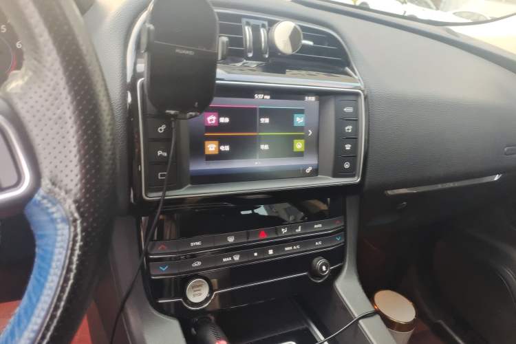 Used Jaguar F-PACE 2016 2.0T Two-Wheel Drive Urban Luxury Edition Audio And AC Panel